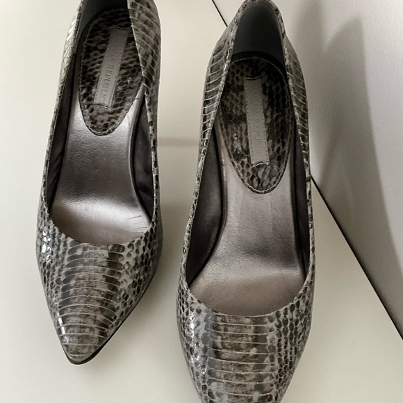 Banana Republic Snakeskin Heels - Black and Gray - Picture 2 of 6